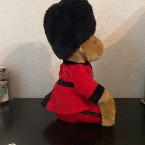 Harrods 10” Vintage Royal Guardsman Plush Bear with original tag in red uniform. - Picture 7 of 12
